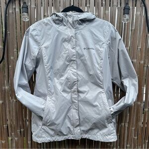 Columbia Omni-Tech Light Grey Raincoat Women’s size Medium